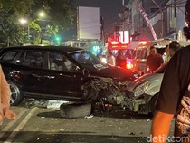 Memburu Pengemudi Mobil Hitam Penabrak 4 Kendaraan di Semarang