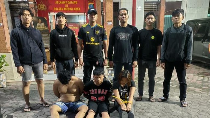 Ketiga pelaku saat diamankan petugas kepolisian. (Foto: dok. Polrestabes Medan)