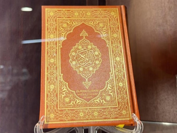 King Fahd Glorious Quran Printing Complex King Fahd Glorious Quran Printing Complex, sebuah kompleks percetakan Al-Qur'an terbesar di dunia yang berada di Madinah, Arab Saudi.