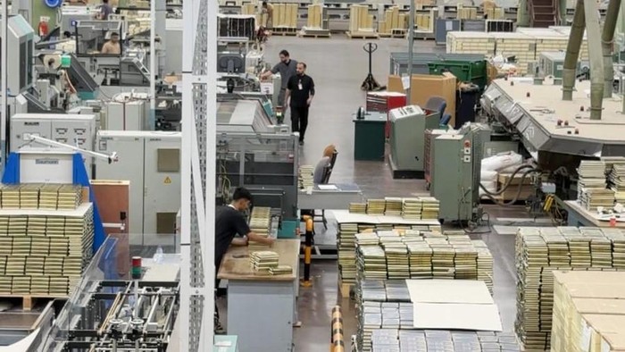 King Fahd Glorious Quran Printing Complex, sebuah kompleks percetakan Al-Qur'an terbesar di dunia yang berada di Madinah, Arab Saudi.