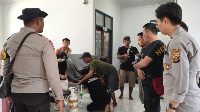 Korban penembakan di Air Sugihan OKI saat dibawa ke puskesmas
