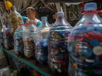Limbah Tutup Botol Disulap Jadi Kerajinan Bernilai Ekonomi di Tangerang