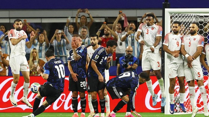 Soccer Football - FIFA World Cup 2026 - Group J - Jordan v Argentina - Dallas Stadium, Arlington, Texas, U.S. - June 27, 2026 Argentinas Lionel Messi scores their third goal from a free kick REUTERS/Kai Pfaffenbach     TPX IMAGES OF THE DAY
