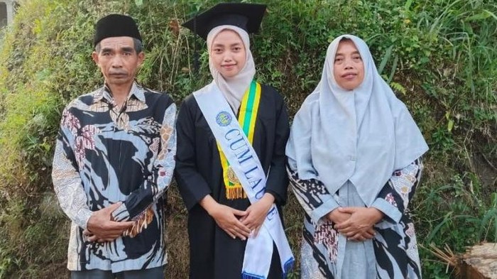 Maryanti, Wisudawan S1 Terbaik UNY Periode IV Tahap II Tahun Akademik 2025/2026
