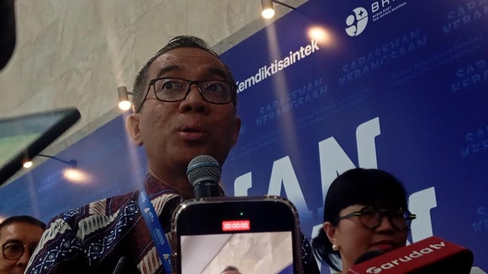Mendiktisaintek usai Puncak Sarasehan Konvensi Sains, Teknologi, dan Industri Indonesia di Hall B Jakarta Convention Center, Minggu (28/6/2026).