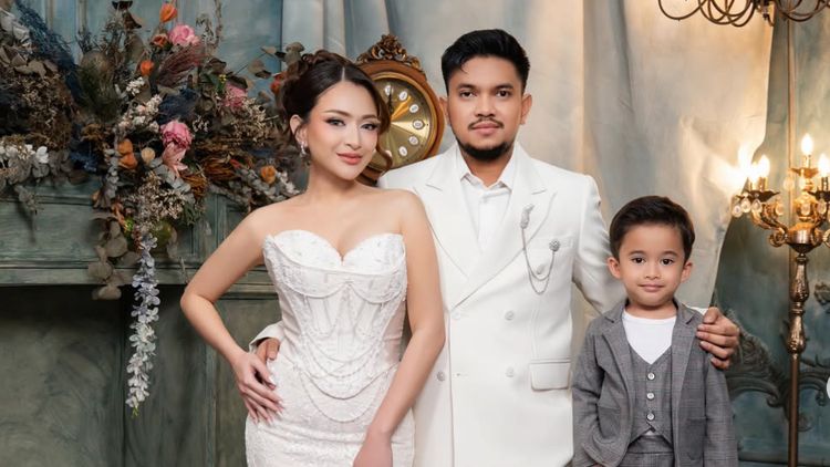 7 Foto Prewedding Terbaru Nathalie Holscher Jelang Nikah, Ajak Serta Putranya