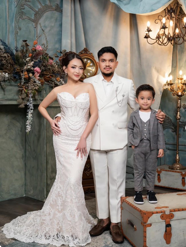 7 Foto Prewedding Terbaru Nathalie Holscher Jelang Nikah, Ajak Serta Putranya