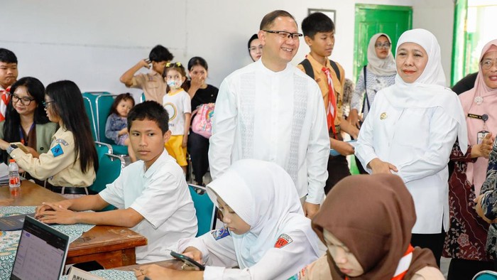 Gubernur Jatim Khofifah