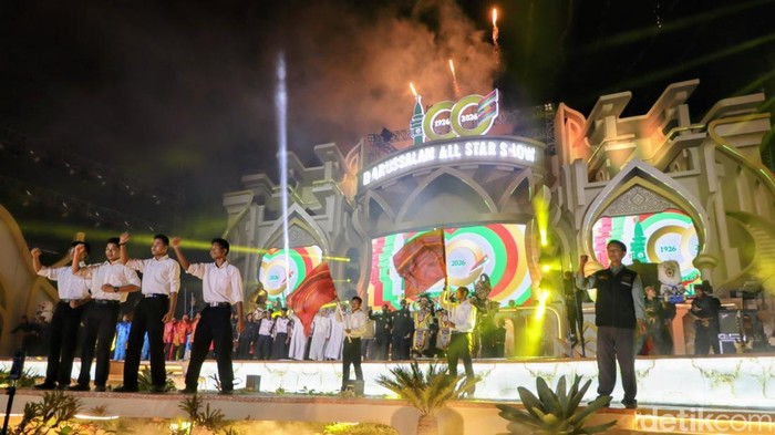 Pentas seni santri dalam acara 1 Abad Gontor.