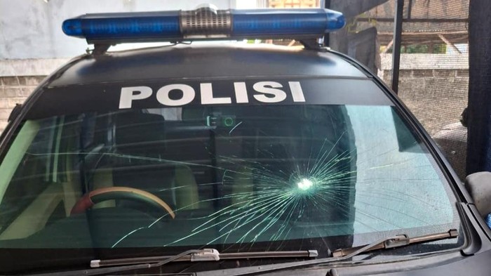 Mobil polisi di Kecamatan Pakel, Tulungagung jadi sasaran perusakan saat tawuran pesilat