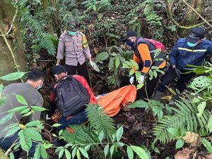 Diduga Pendaki, Polisi Tunggu Autopsi Mayat di Hutan Sanghyang