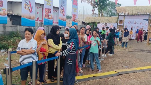 Polres Metro Jakarta Pusat menggelar pasar murah mejelang Hari Bhayangkara ke-80