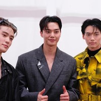 Penggemar kembali menyorot awal mula persahabatan mereka. Win Metawin dan Jaehyun NCT pertama kali bertemu di fashion show Prada pada 2022. Saat itu, Jaehyun mengenalkan dirinya berasal dari Korea Selatan bersama aktor Song Kang. Foto: dok. Instagram @winmetawin