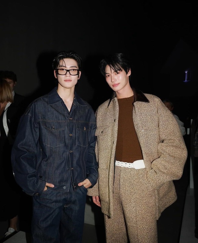 Win Metawin diketahui berusia dua tahun lebih muda dari Jaehyun NCT. Karena itu, dalam sejumlah wawancara ia memanggilnya kakak dengan sebutan Phi. Foto: dok. Instagram @winmetawin