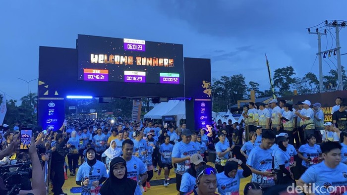 Ribuan peserta merebutkan juara 1 di Bhayangkara Bebel Run 2026.