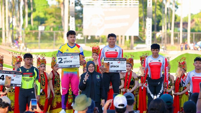 Rio Akbar meraih juara 1