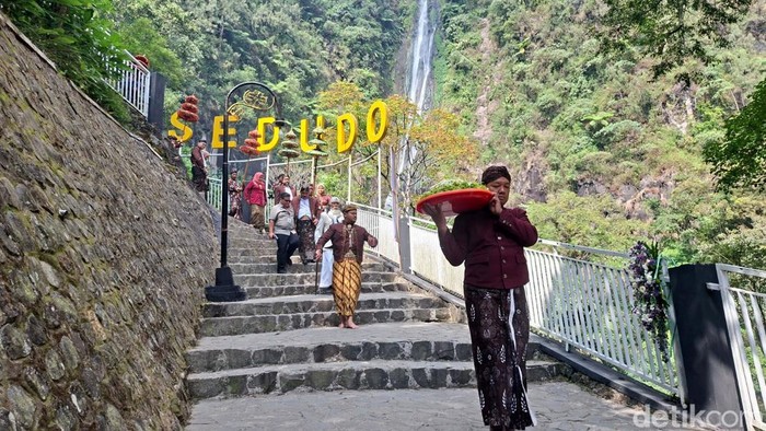 Ritual Siraman Sedudo Nganjuk