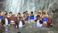 Air Terjun Sedudo sendiri berasal dari 9 mata air Gunung Wilis, yang bermuara menjadi satu aliran. Masing-masing mata air Banyu Iber, Banyu Lawe, Banyu Cagak, Singokromo, Sadepok, Sumber Selanjar, Srigunting, Sumber Kanoman dan yang terakhir mata air Sedudo.
