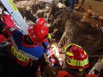 Bocah Terjebak 4 Jam dalam Lubang di Jaksel Meninggal Usai Dievakuasi