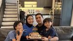 Kuliner Tantri Kotak Bareng Suami, Makan di Klotok hingga Kereta