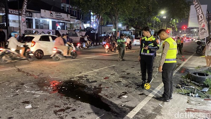 TKP Kecelakaan beruntun di Jalan Tentara Pelajar, Semarang, Minggu (28/6/2026).