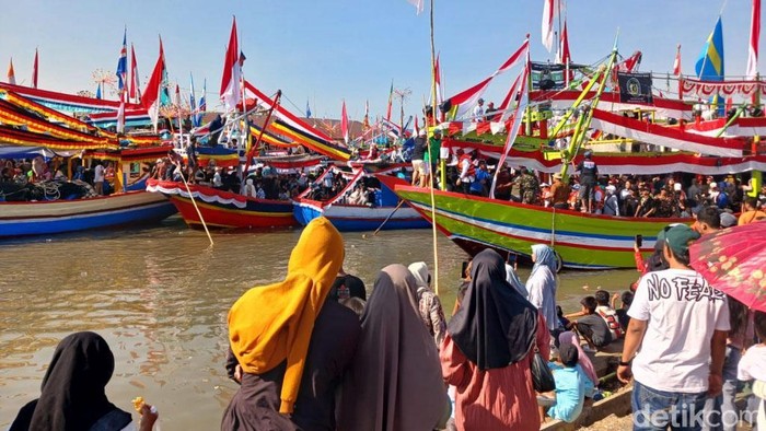 Tradisi Petik Laut di Pasuruan