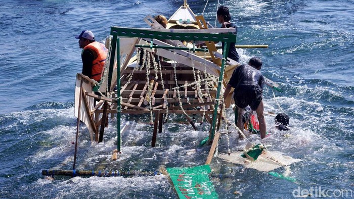Tradisi Petik Laut di Pasuruan