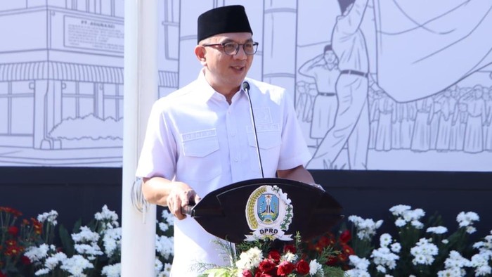 Wakil Ketua DPRD Provinsi Jawa Timur Deni Wicaksono