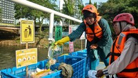 Program tersebut menjadi sarana edukasi lingkungan yang mengajak masyarakat memahami ekosistem Sungai Ciliwung sekaligus menumbuhkan kepedulian terhadap pelestarian sungai. ANTARA FOTO/Ahmad Naufal Oktavian 
