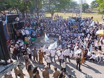 Omzet Anjlok, Pemasok Telur di Brebes Ikut Demo Dukung MBG Dilanjutkan