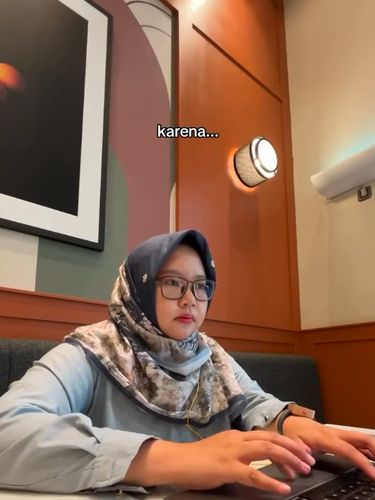 Alumnus Biologi ITB, mengolah limbah tani jadi souvenir ramah lingkungan demi dampak sosial bagi warga desa.