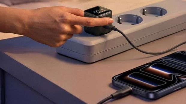 Anker Nano 45W Smart Display Charger