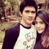 Audy juga membagikan foto-foto mesranya dengan suami. Salah satunya foto lawas yang satu ini, terlihat Iko yang merangkul mesra Audy. Foto: Instagram/@audyitem