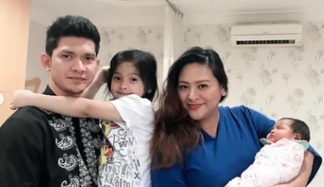 Dari pernikahannya, Audy dan Iko sudah dikaruniai 2 orang anak perempuan. Foto: Instagram/@audyitem