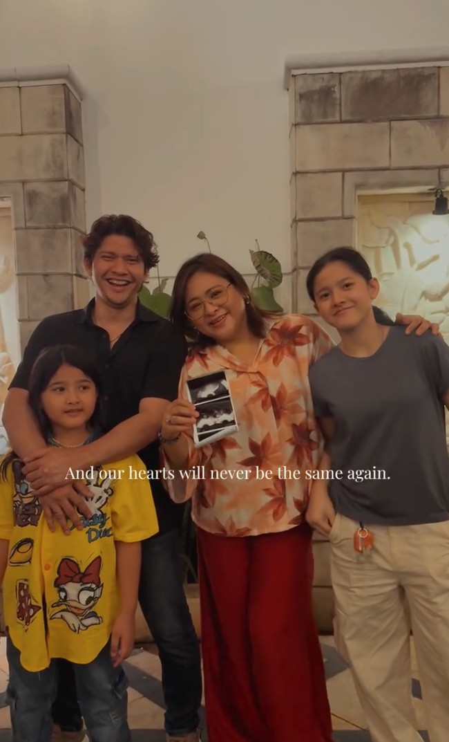 Unggahan Audy itu pun langsung mendapat banyak ucapan selamat dari para netizen. Kini Audy dan Iko tengah menanti kehadiran anak ketiga mereka. Foto: Instagram/@audyitem