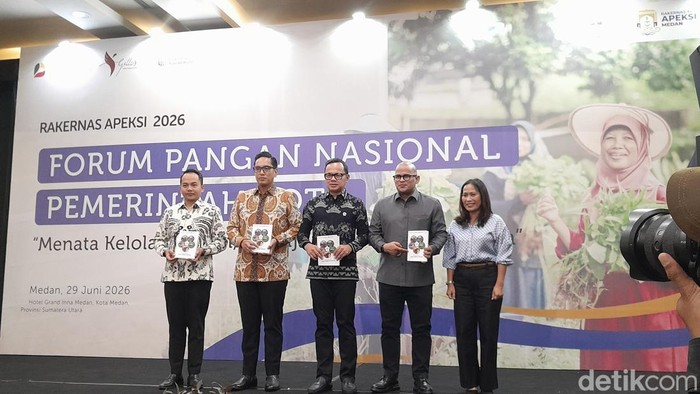Pembukaan Forum Pangan Nasional yang digelar Asosiasi Pemerintah Kota Seluruh Indonesia (APEKSI) di Hotel Grand Inna Medan.