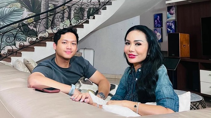 kebersamaan azriel dengan kris dayanti