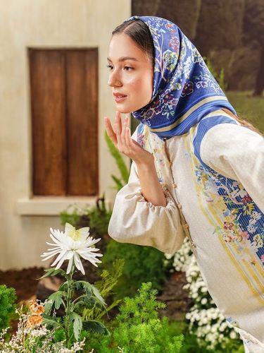 Benang Jarum rilis Metanoia Collection dengan motif unik mirip lukisan tangan. Busana versatile ini hadirkan rasa baru yang nyaman untuk wanita modern.