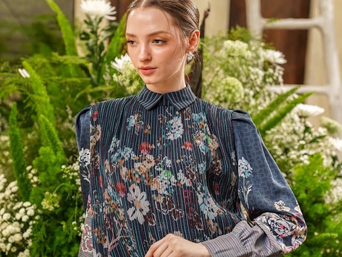 Benang Jarum rilis Metanoia Collection dengan motif unik mirip lukisan tangan. Busana versatile ini hadirkan rasa baru yang nyaman untuk wanita modern.