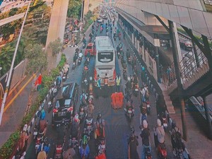 Bus Gangguan di Jalan Gatot Subroto Dievakuasi, Lalin Lancar