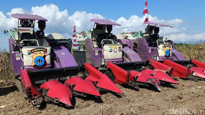 Combine Harvester Jagung