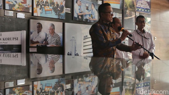 Chief Operating Officer (COO) Danantara Asset Management, Dony Oskaria, tiba di Gedung ACLC Komisi Pemberantasan Korupsi (KPK), Jakarta, Senin (29/6/2026). Pertemuan tersebut membahas penguatan pengawasan proyek hilirisasi melalui kolaborasi pencegahan tindak pidana korupsi.