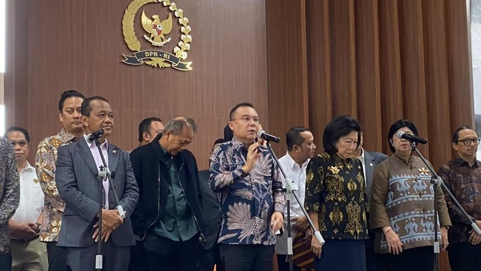 Wakil Ketua DPR Sufmi Dasco Ahmad pimpin rapat koordinasi dengan pemerintah terkait penguatan fiskal dan moneter di kompleks parlemen, Senin (29/6/2026).