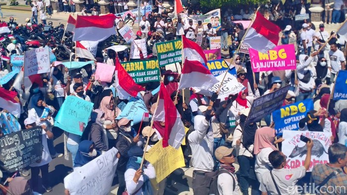 Demo Dukung Progam MBG di Sidoarjo