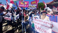 Aksi yang berlangsung pukul 10.00-12.00 WIB itu diikuti sekitar 6.500 peserta yang berasal dari berbagai elemen, mulai petani, nelayan, pedagang pasar, pengelola Satuan Pelayanan Pemenuhan Gizi (SPPG), supplier hingga relawan MBG se-Kabupaten Sidoarjo.  