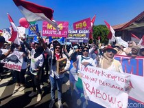 Ratusan Emak-emak di Sidoarjo Gelar Aksi Dukung MBG Dilanjutkan