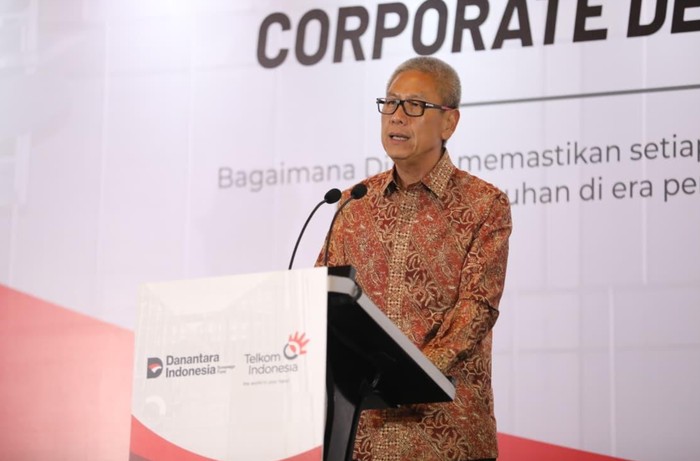 Direktur Legal & Compliance Telkom Andy Kelana menyampaikan sambutan pada Executive Session Navigating Legal Risk in Corporate Decision Making, Jumat (26/6).
