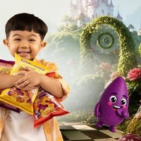Bikin Gemas! Lenggak-lenggok Abe Pakai Tas Ukuran Jumbo