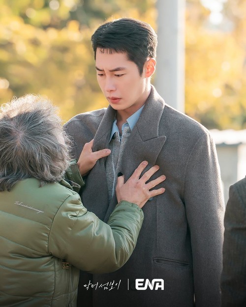 Adegan dalam drama Korea ENA Doctor on the Edge (2026).