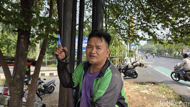 Driver ojol bernama Surya mengungkap kesaksiannya saat truk rem blong menabrak sejumlah kendraan di perempatan Unisma, Bekasi, Senin (29/6/2026).